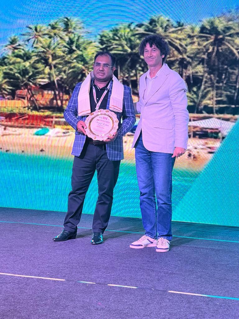 AwardPic Dr rohit Yadav
